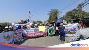 Warga Bojonegara Tutup Jalan Minta Pelebaran Segera Dikerjakan