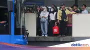Warga Oke Saja Tarif Transjakarta Naik Asal Fasilitas Ditingkatkan