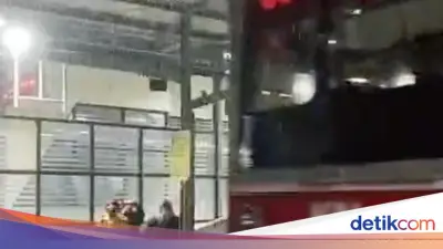 Hujan Deras Guyur Jakarta Usai Berminggu-minggu Kering