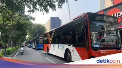 Kebakaran Gedung di Cikini, Antrean TransJ Mengular dan Lalin Ditutup