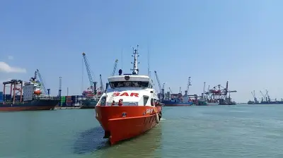 KMP Mutiara Sentosa 2 Terbakar di Sumenep, 250 Penumpang Dievakuasi