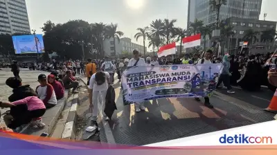 Mahasiswa Ajak Warga Pilah Sampah di CFD Bundaran HI