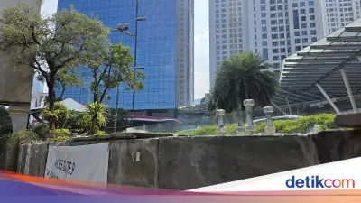 Pagar di Mal Kokas Dibongkar, Warga Sebut Hilang Semalam