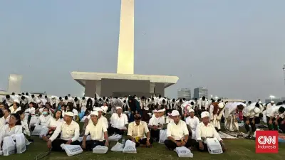 Ribuan Warga Padati Monas untuk Zikir dan Doa Kebangsaan