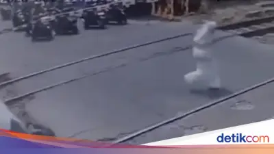Wanita Tewas Tertabrak KRL di Kembangan Jakbar, Diduga Pakai Headset
