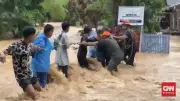 Banjir Padang: 3 Kecamatan Terdampak, Motor Hanyut