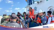 Evakuasi 62 Korban KM Mutiara Terhambat Ombak Tinggi di Masalembu