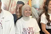 Fanny Kondoh Menangis Nonton Akting Denny Sumargo di Film Baby Udon