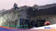 Hujan Deras di Bogor, Pohon Tumbang Timpa Rumah Warga