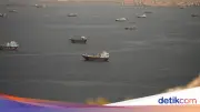 Kapal Kargo Kena Proyektil di Selat Hormuz, Iran-AS Panas